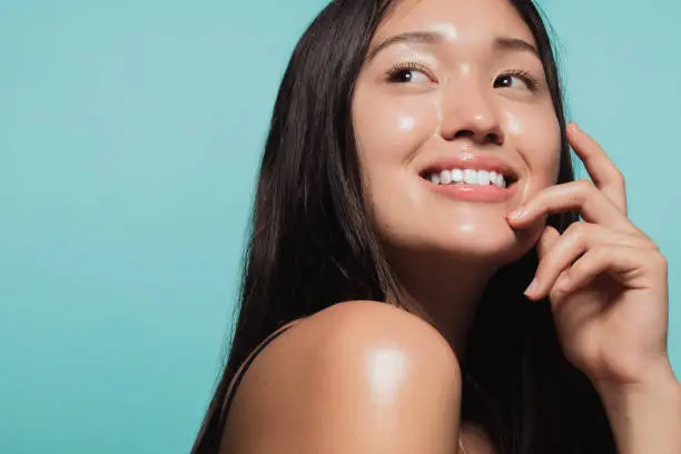 Kulit Glowing Bukan Hanya dari Skincare: Gaya Hidup Sehat sebagai Fondasi