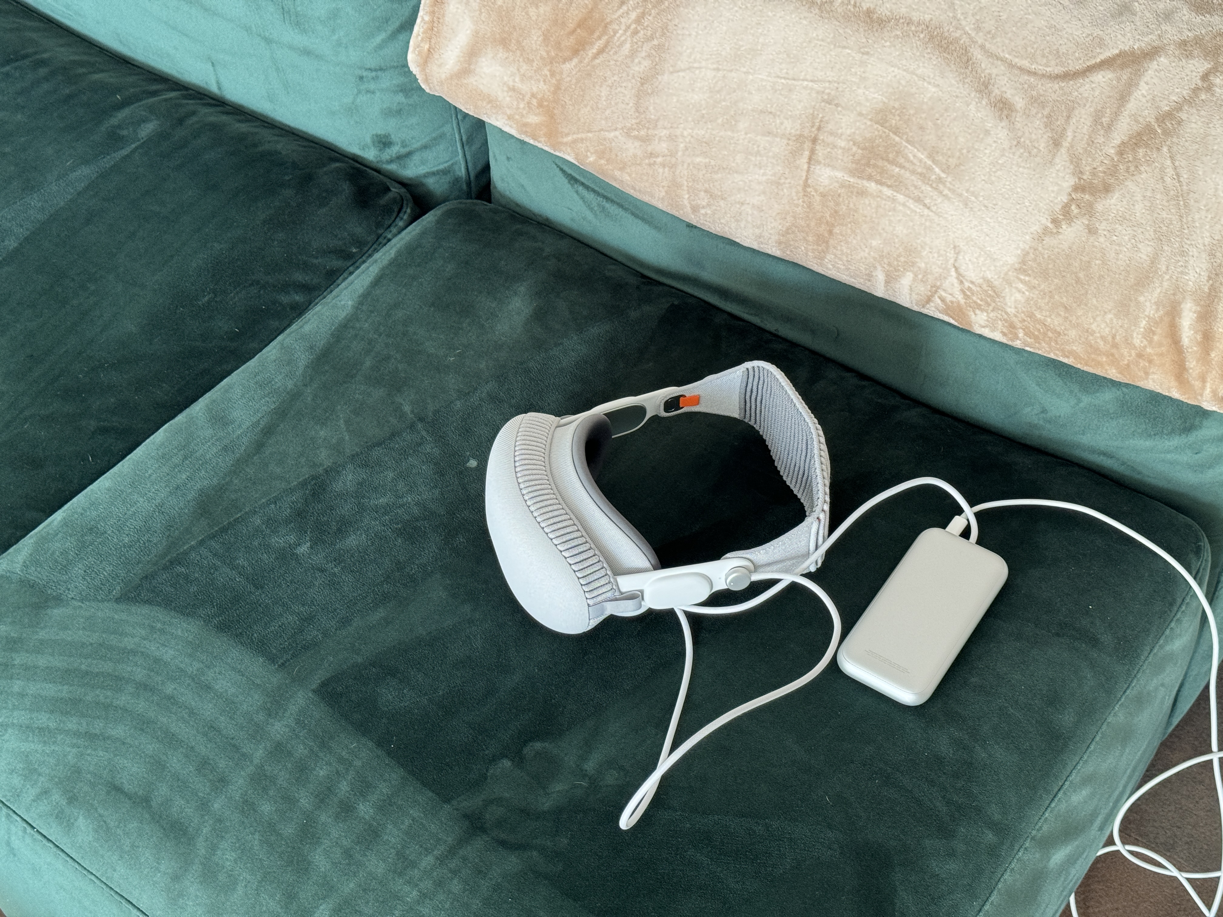 Apple Kurangi 100+ Tim Vision Pro: Strategi Headset VR Sedang Diputar Arah