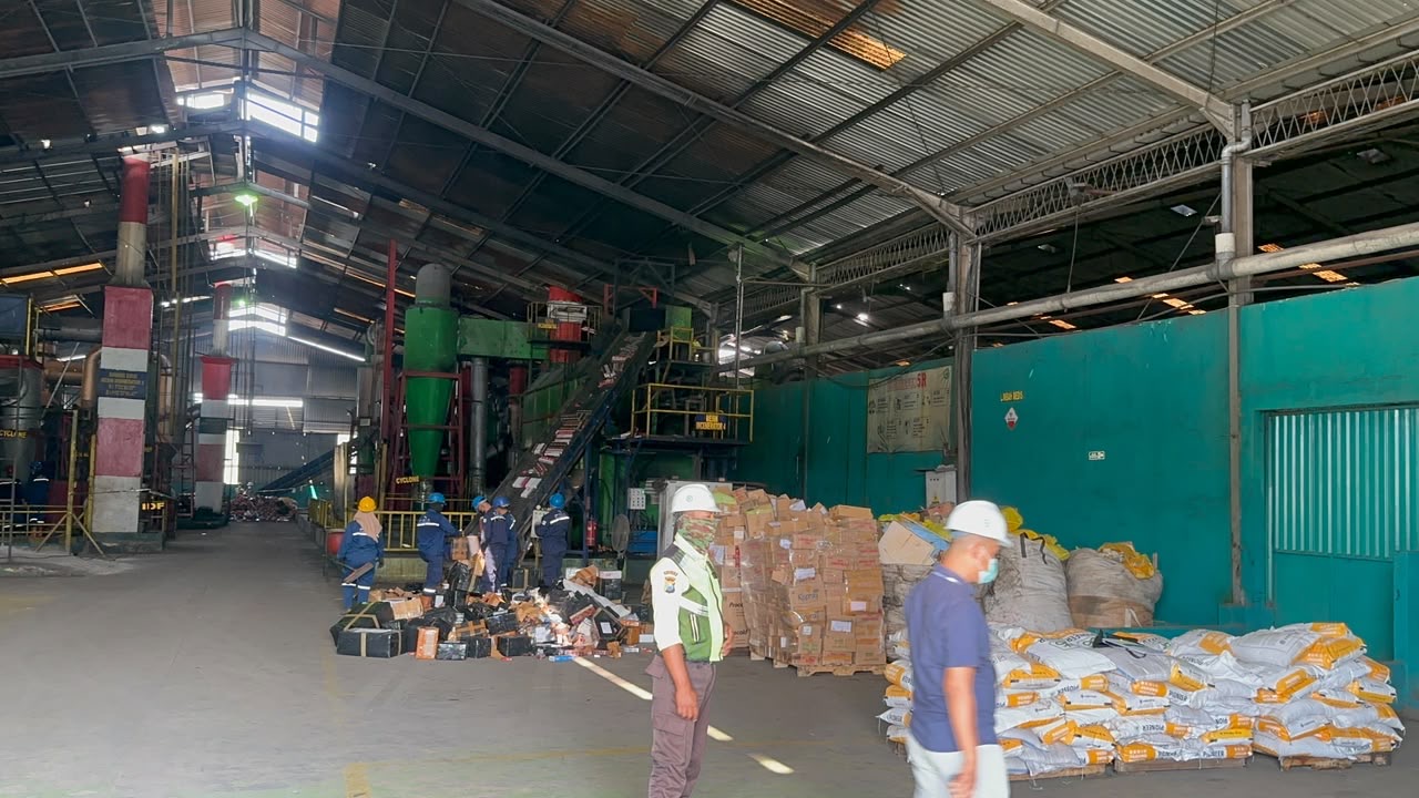 Operasi Pemusnahan Barang Ilegal Masif di Pelabuhan