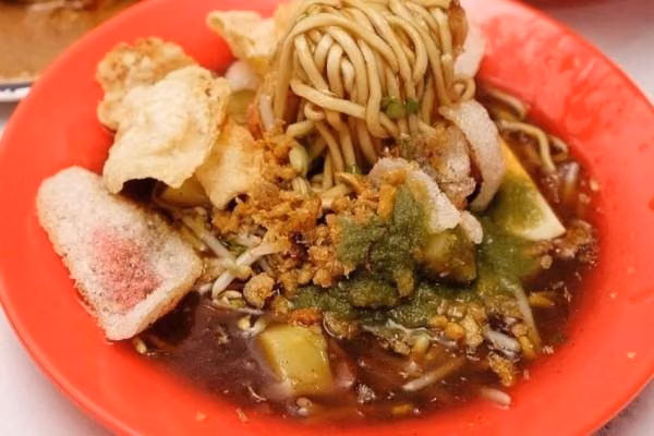 Mie Rebus Medan, Mie Jebew Garut, dan Mie Godog Jawa: Tiga Wajah Kenyamanan dalam Semangkuk Mie