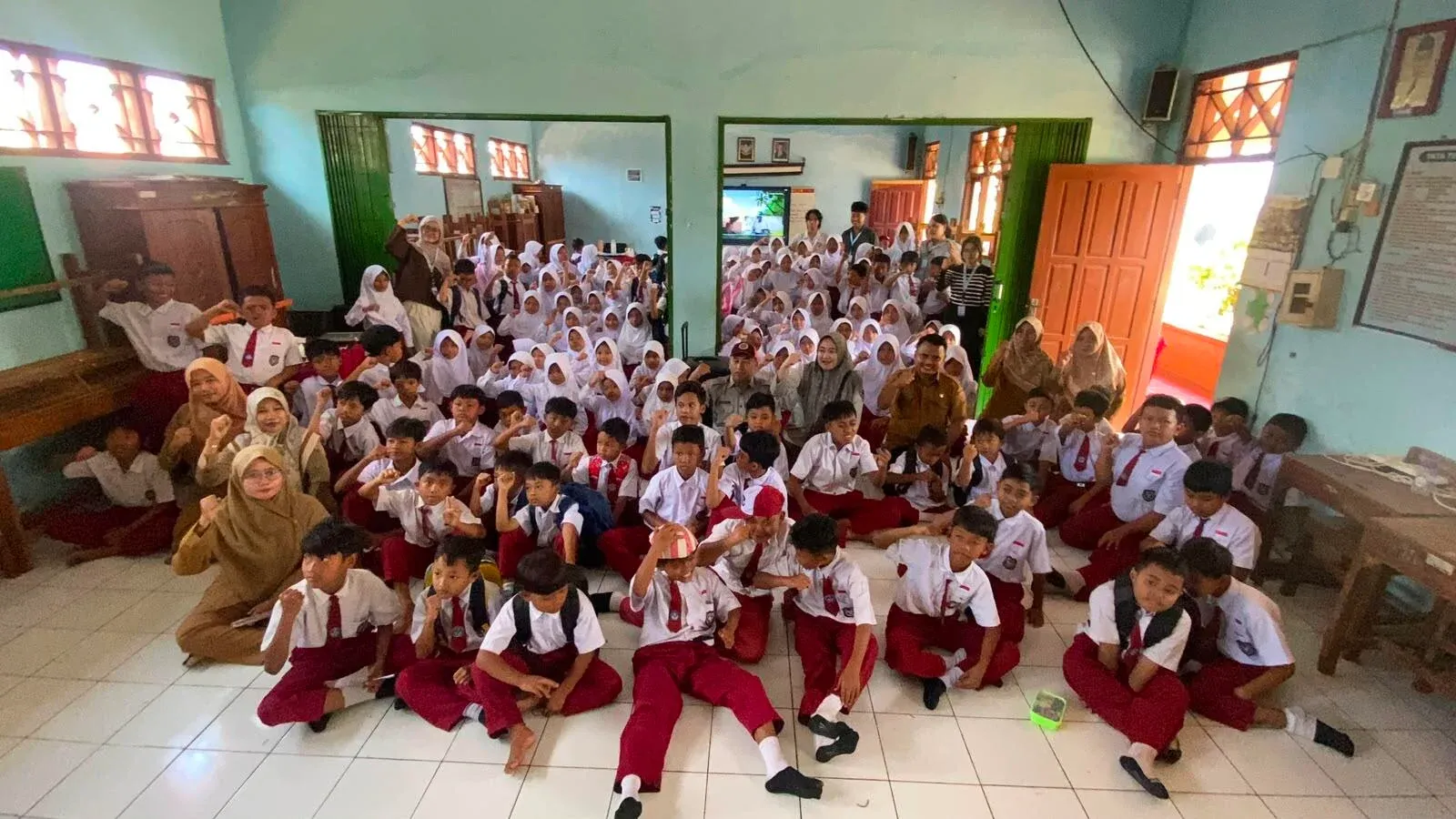 Mahasiswa Universitas Bawa Edukasi Internet Sehat ke Desa-Desa