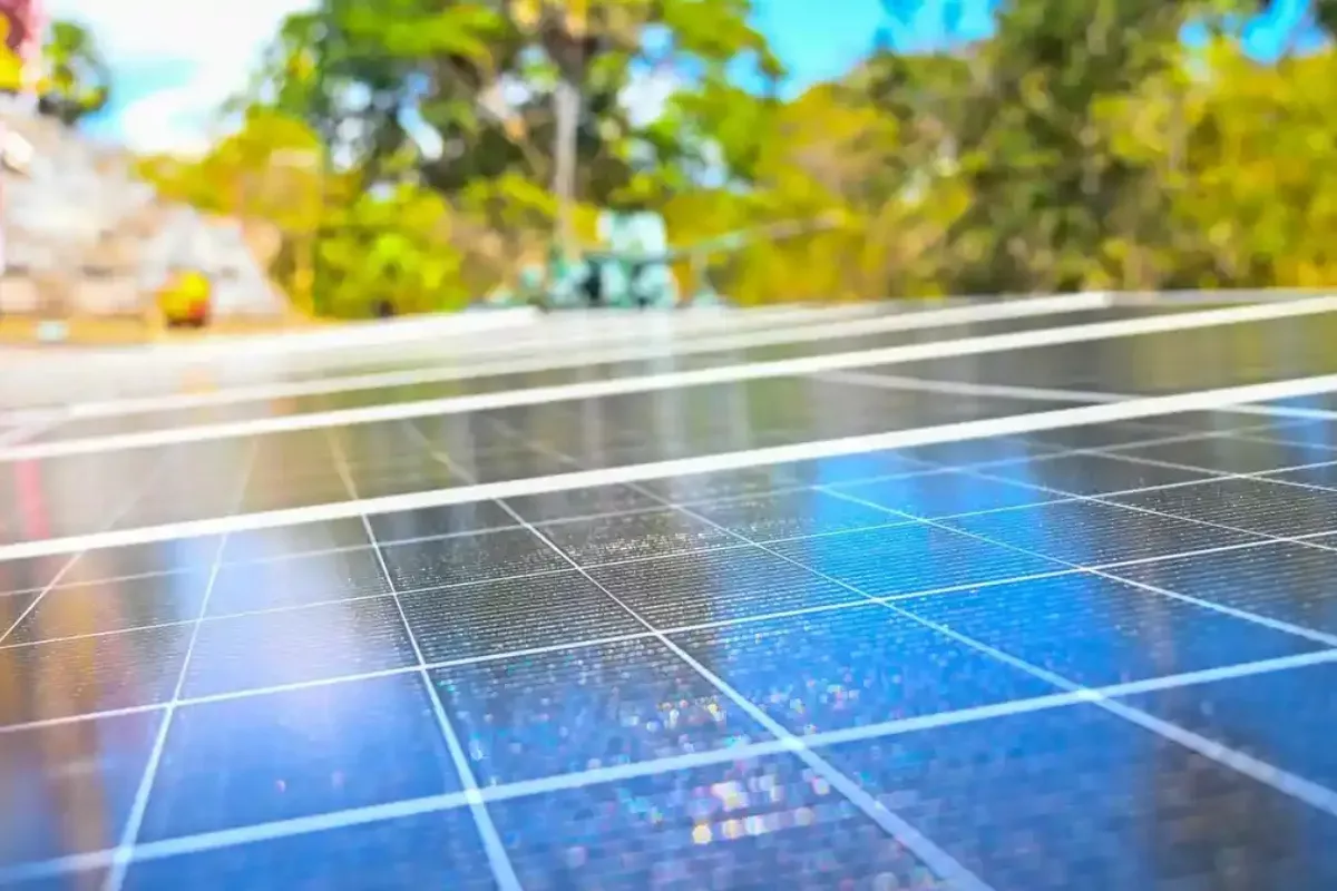 Program 100 GWp Surya dan Taruhan Besar Kemandirian Energi