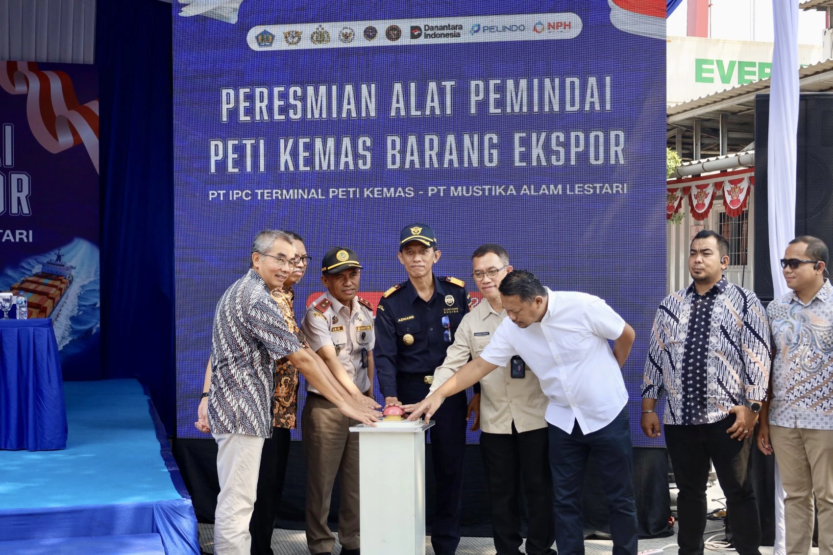 Pemindai Peti Kemas Generasi Baru di Pelabuhan Utama