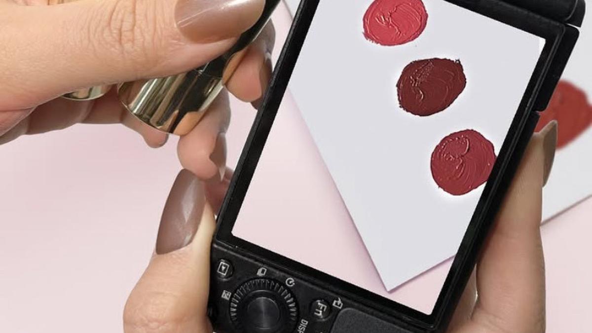 Blush Stick vs Liquid vs Powder: Pilih yang Mana untuk Rona Pipi Alami?