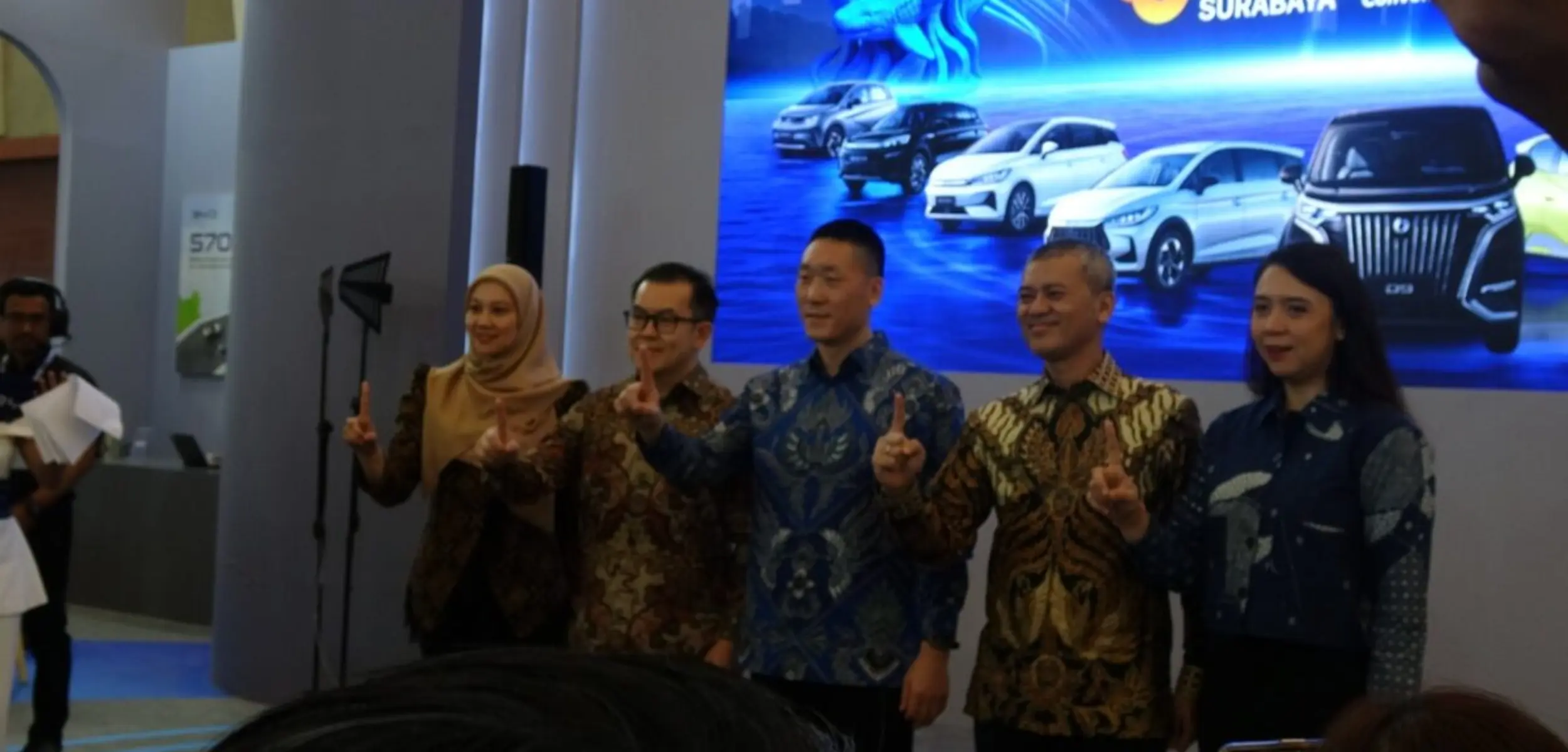 GIIAS Surabaya: Parade Lengkap Mobil Listrik dan Hybrid NEV