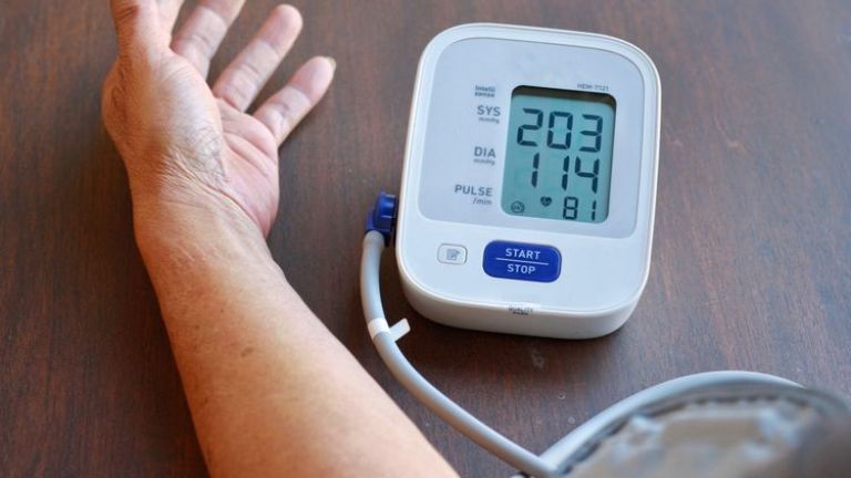 Begadang Rutin dan Tekanan Darah Tinggi: Mengapa Pola Tidur Harus Diubah