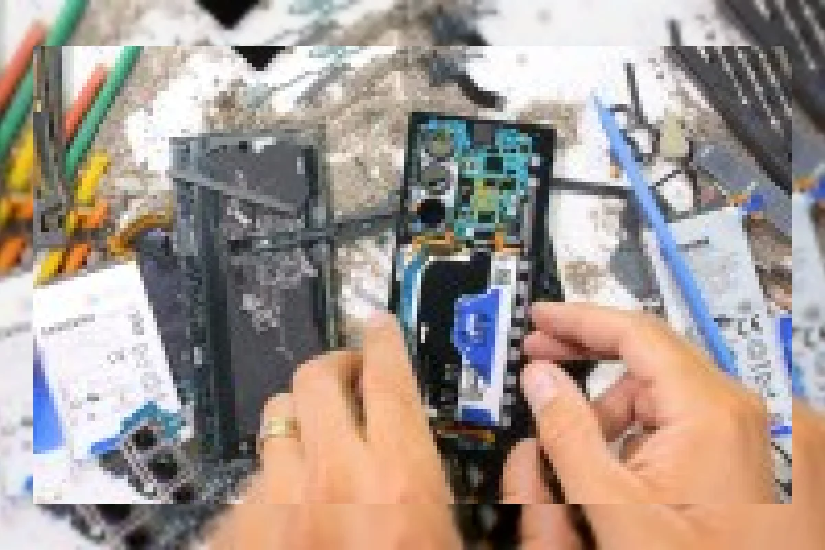 Galaxy Z Fold8 Ultra: Tangguh Sekali, Rapuh Kedua Kali?