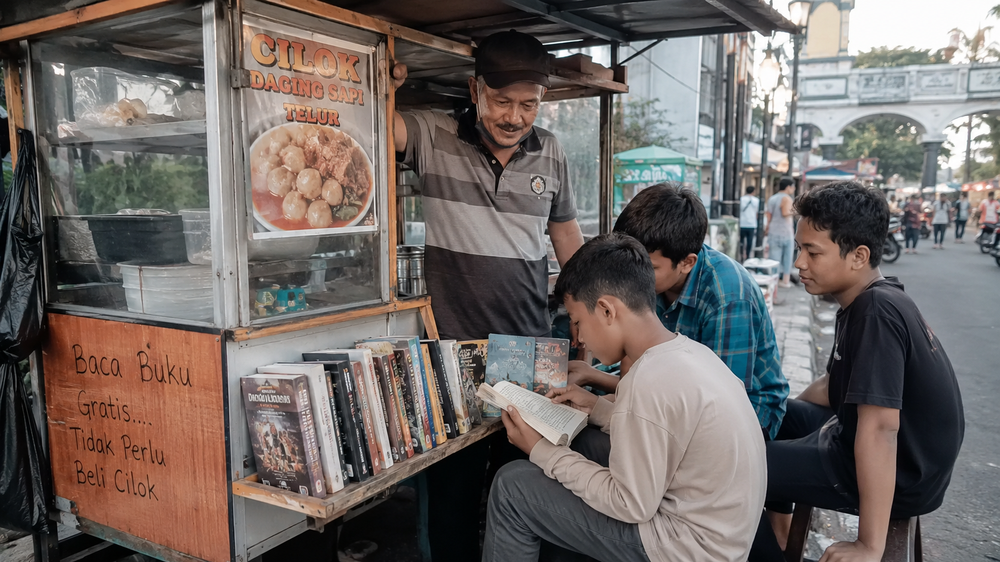 Dari Keripik Gadung hingga Mie dari Pohon: Kecerdikan Pedagang Kaki Lima