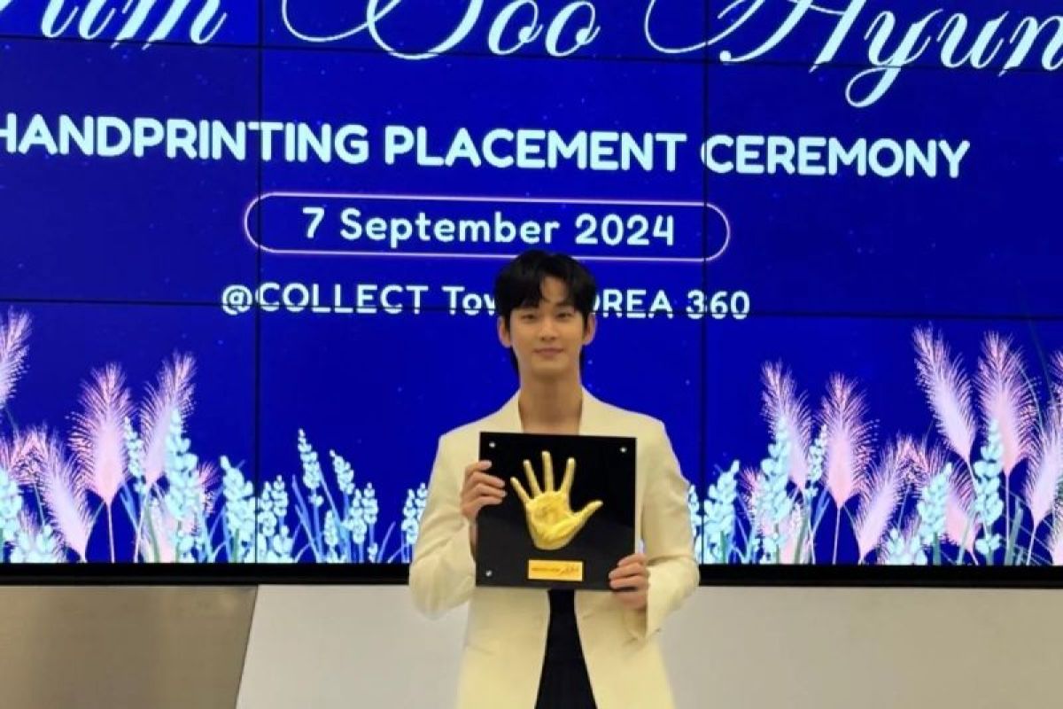 Aktor Kim Soo Hyun Kejutan Comeback di Panggung Televisi