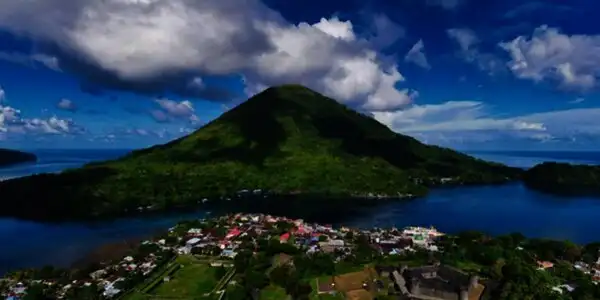 Tiga Surga Tersembunyi: Bintan, Sindoro, dan Banda Neira