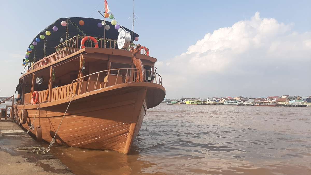 Sungai Kapuas dan Mahakam Lumpuh: Alarm Serius bagi Logistik Pedalaman