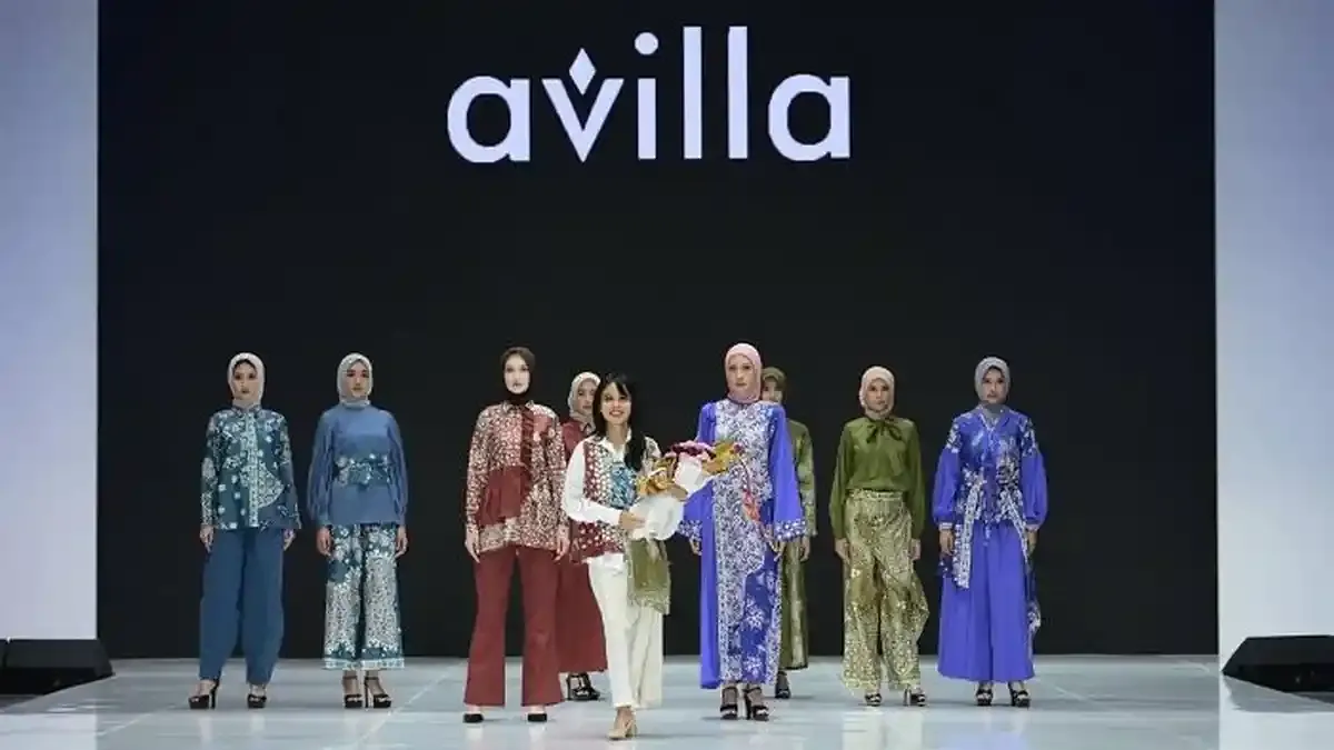 Tiga Desainer Mengangkat Warisan Tekstil ke Panggung Couture