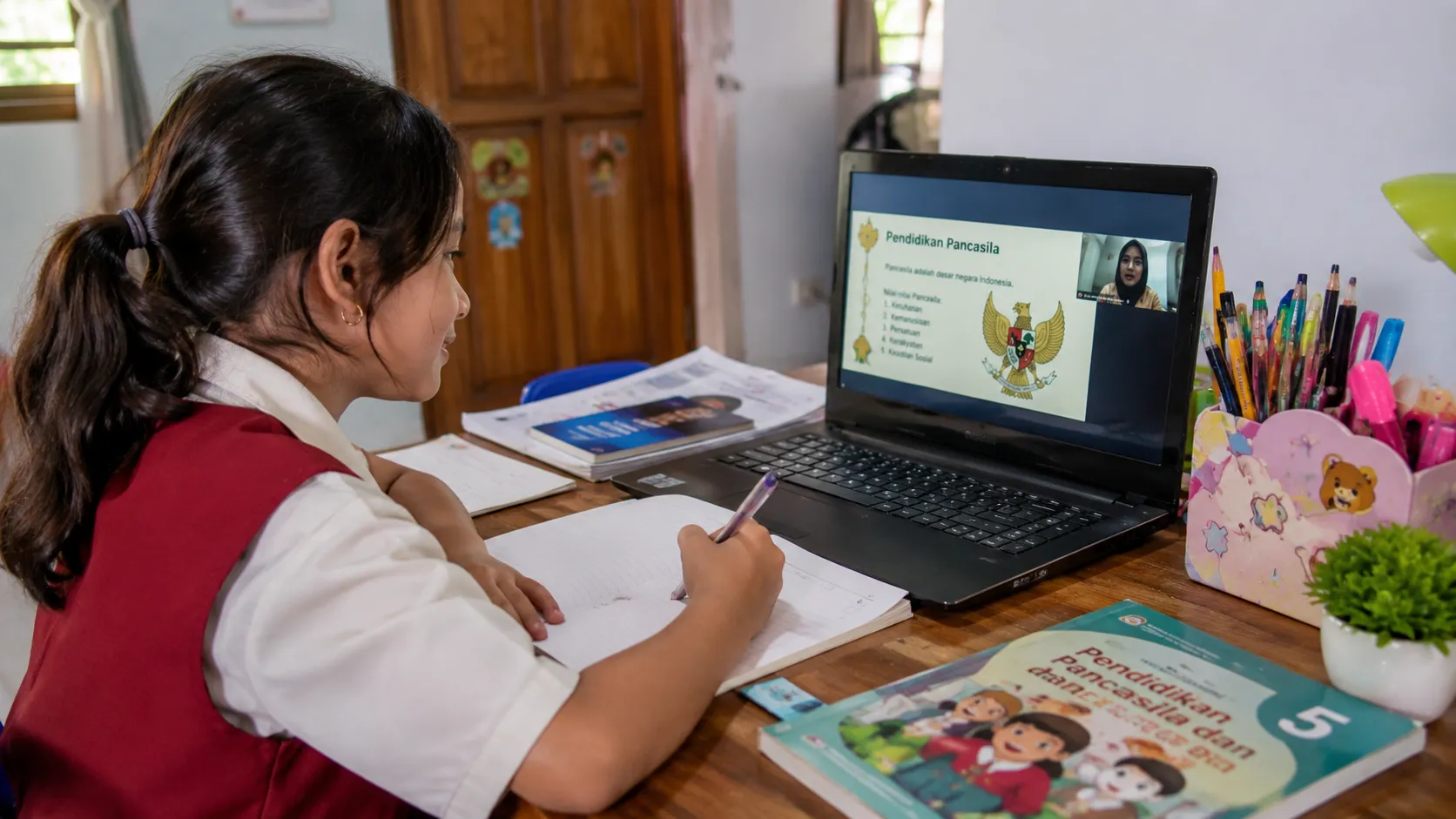 Pendidikan Jarak Jauh Buka Pintu Kedua Bagi Anak Putus Sekolah