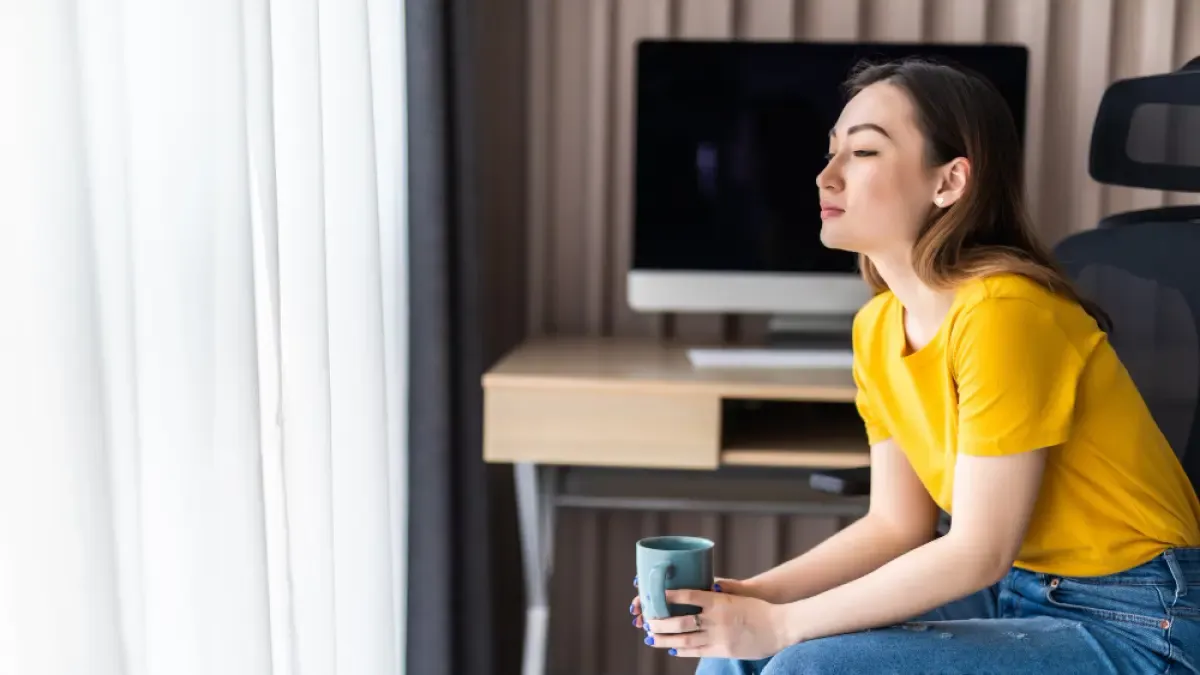 10 Kebiasaan Tersembunyi yang Membuat Kesepian Semakin Dalam