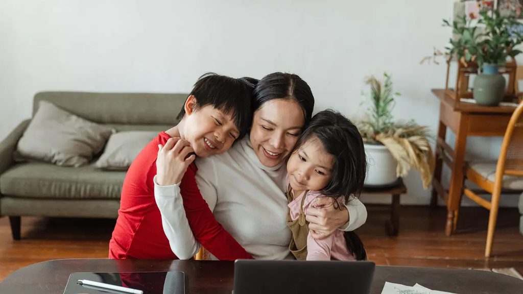 5 Kebiasaan Orang Tua yang Membangun Mental Kuat dan Karakter Bijak Anak