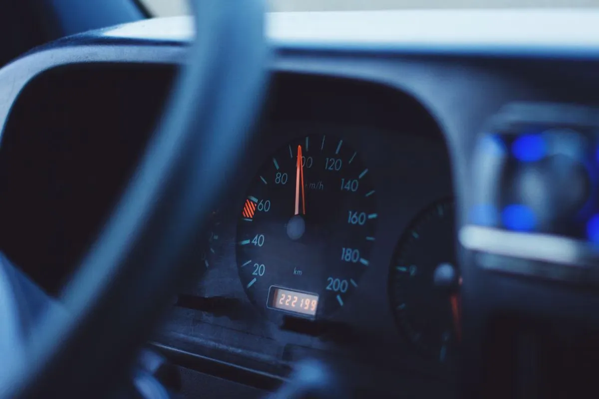 Panduan Lengkap Membeli Mobil Bekas: Checklist dari Showroom hingga SPK