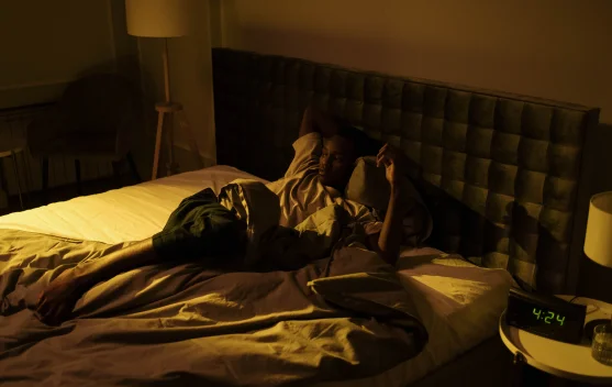 Terbangun Tengah Malam Terus-Menerus? Bedakan Normal dan Gangguan Tidur Malam