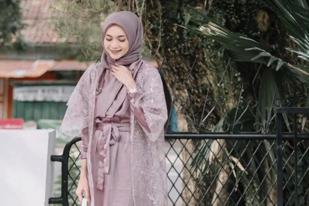 Panduan Styling Gamis Modern dengan Outer Brokat Anggun