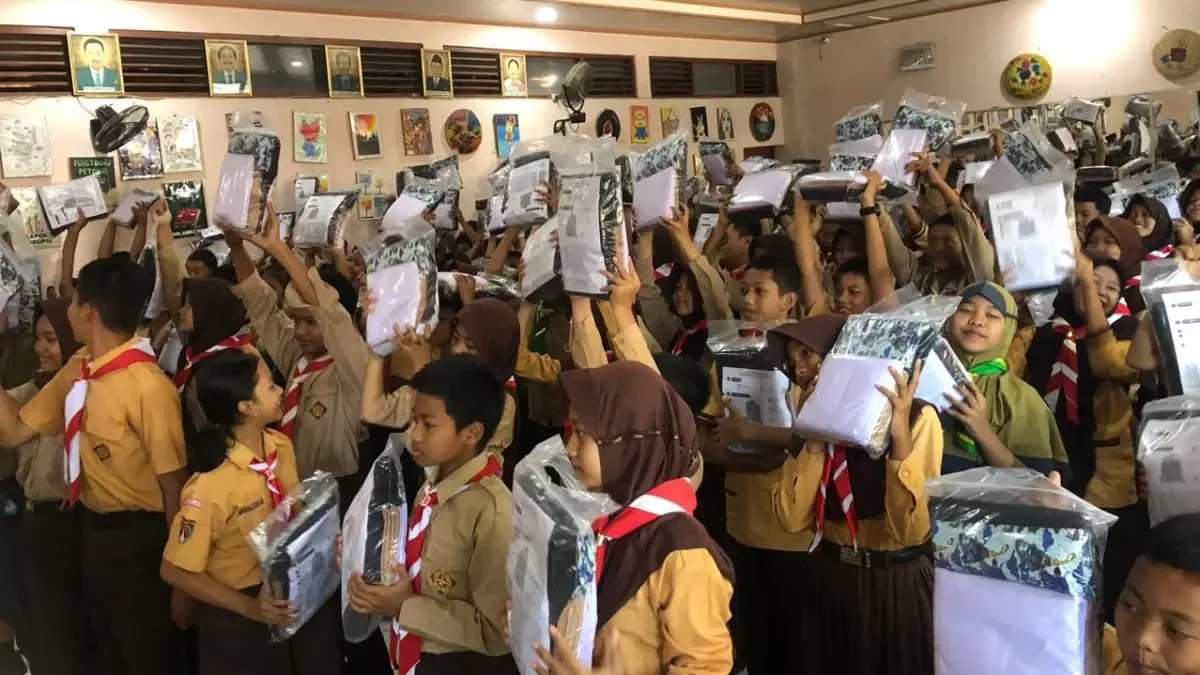 Modul dan Seragam Gratis, Jalan Pintas Mengurangi Biaya Pendidikan Keluarga