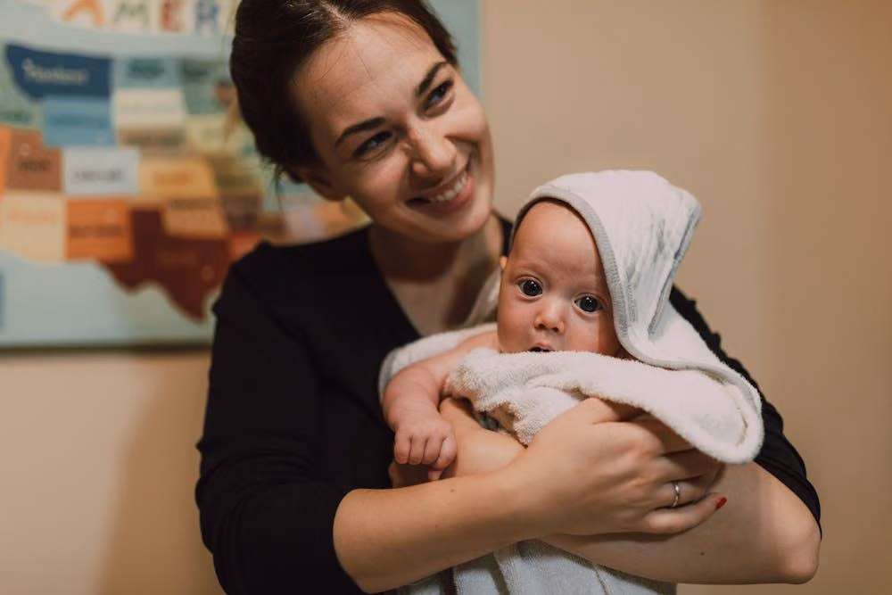 Panduan Minyak Telon dan Bedak Bayi untuk Kulit Sensitif