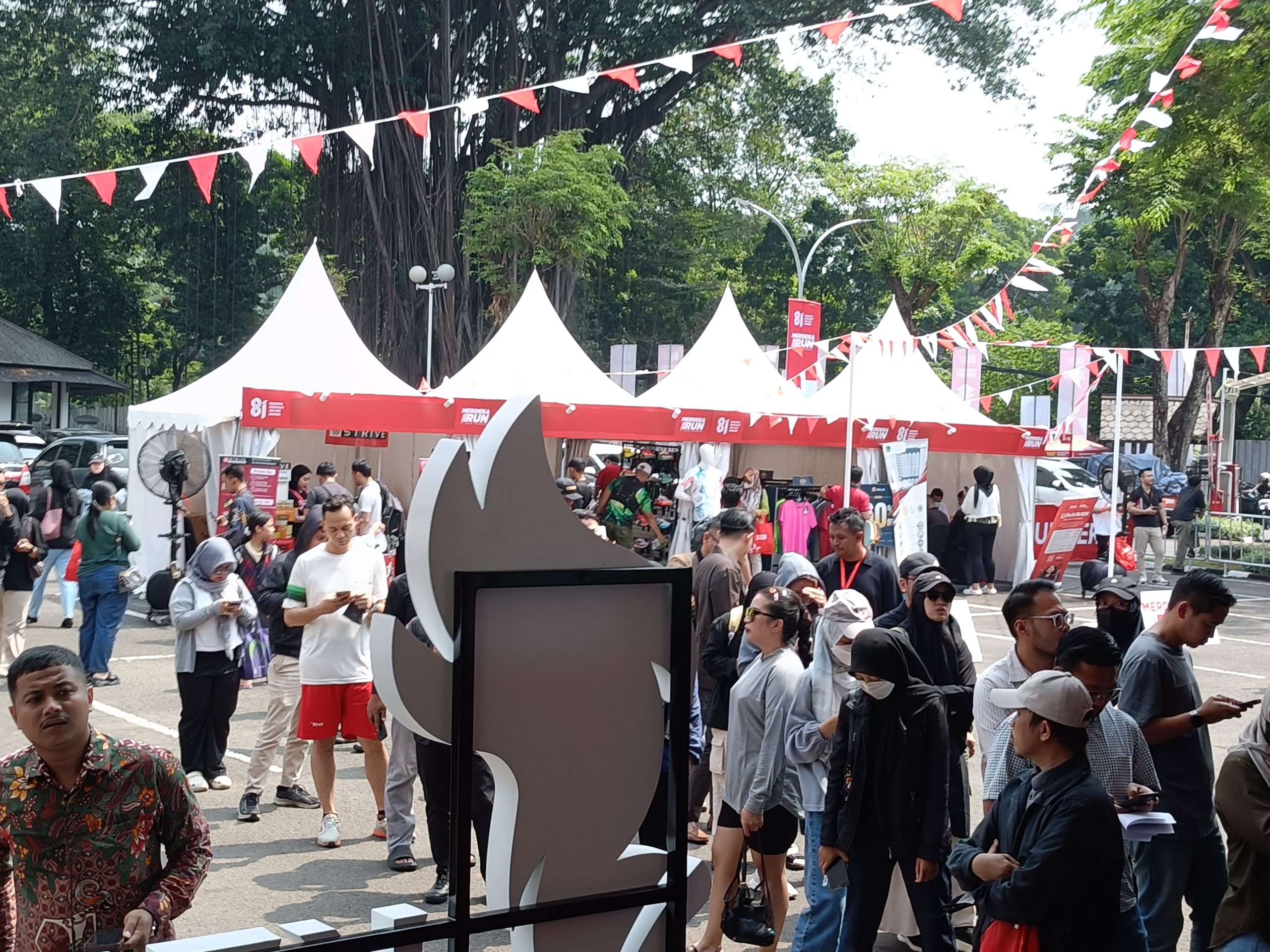 Antusias Peserta Memuncak saat Pengambilan Race Pack Merdeka Run Dimulai