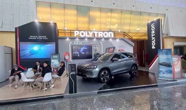 Polytron FOX 350 dan Momentum Motor Listrik Urban di GIIAS Surabaya