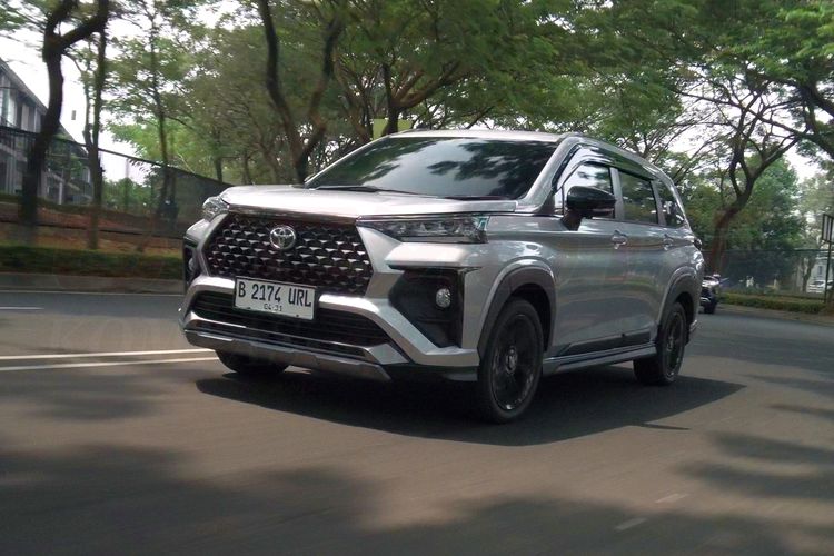Panduan Aman Parkir Paralel Mobil Hybrid Toyota