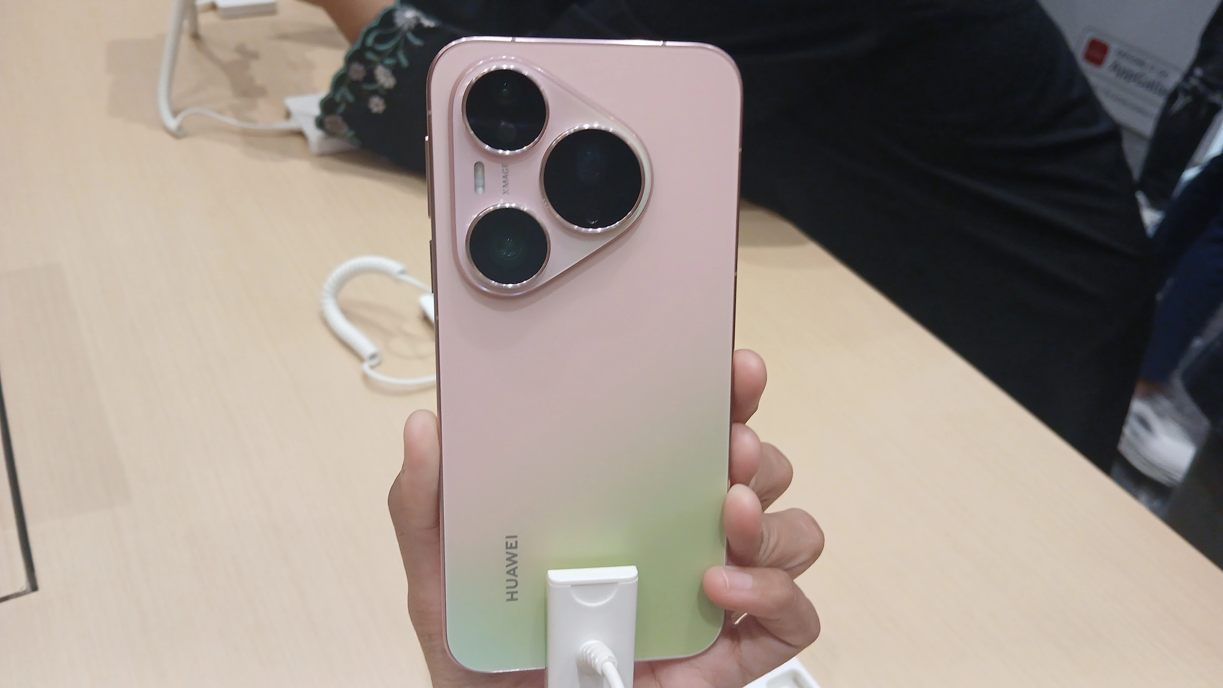 Huawei Pura 90s Pro vs Pro Max: Mana yang Paling Tepat untuk Kamu?