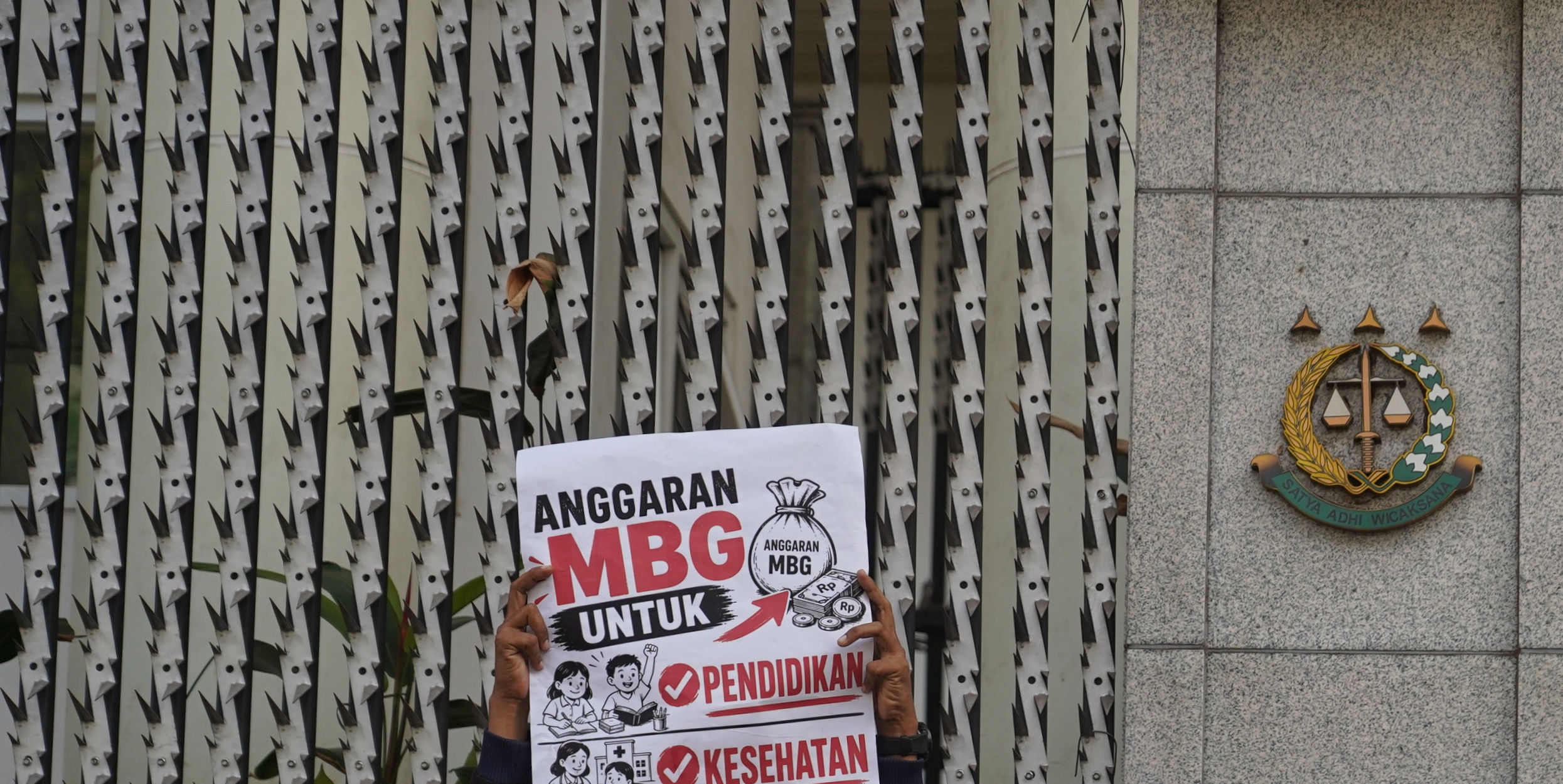 Tusuk Gigi hingga Peluru di Menu Sekolah: Alarm bagi Orang Tua