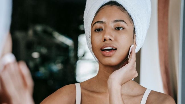 Kapan Mulai Skincare Anti-Aging? Panduan Berdasarkan Usia dan Kondisi Kulit