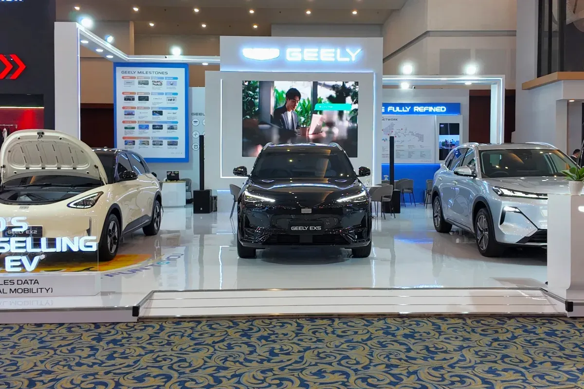 Geely Geber Tiga Model Elektrifikasi di GIIAS Surabaya, Harga Mulai Rp248 Juta