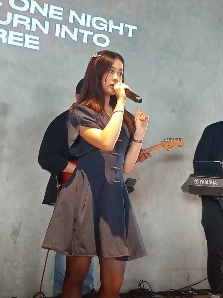Dari Trauma Cinta ke Panggung: Strategi Berani Penyanyi Debut