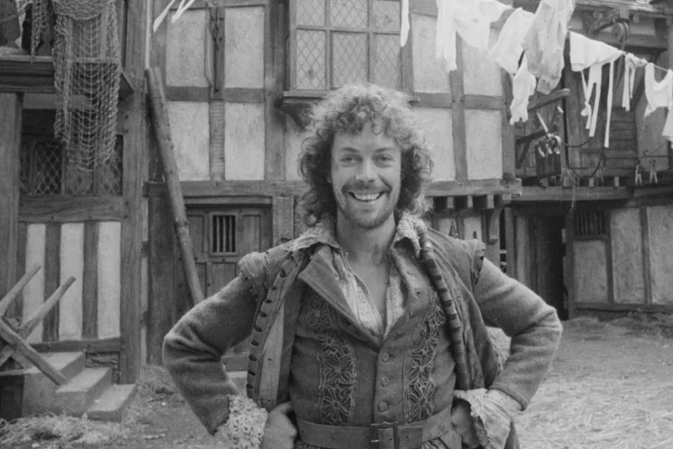 Warisan Tak Terlupakan Tim Curry: Dari Frank-N-Furter ke Pennywise