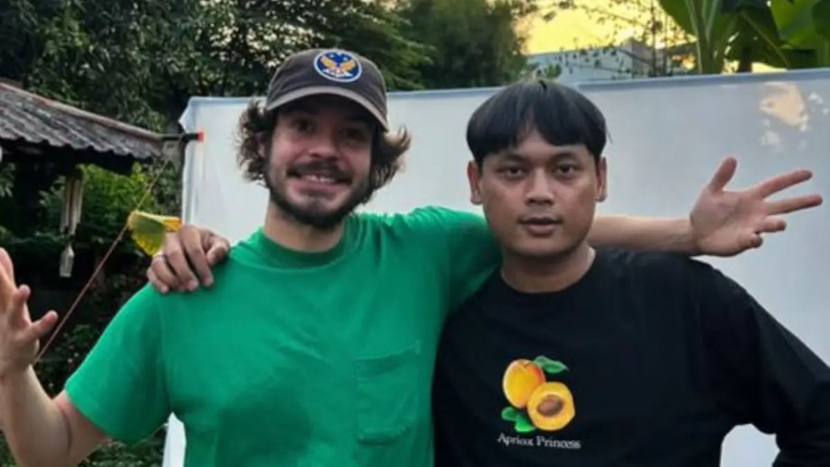 Konser Dadakan di Rumah: Rex Orange County dan Intimasi Sejati