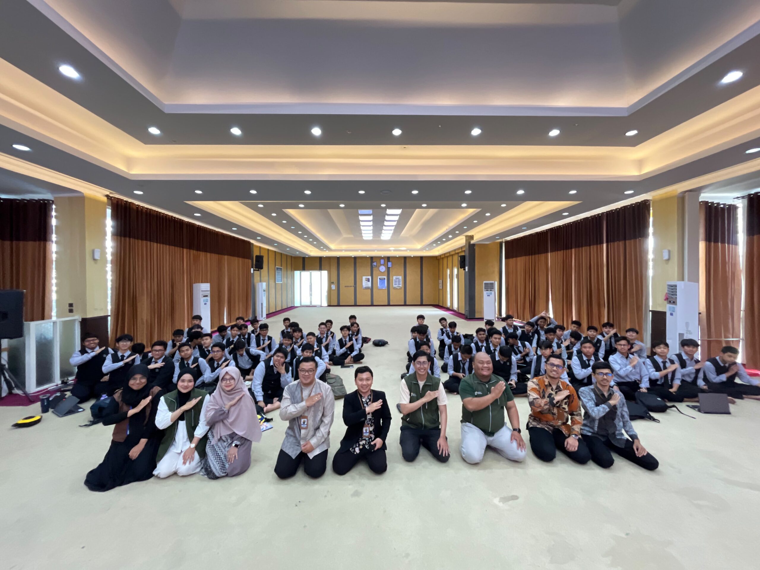 Dari UMKM hingga Pesantren: Literasi AI Masif Telkom AI Center