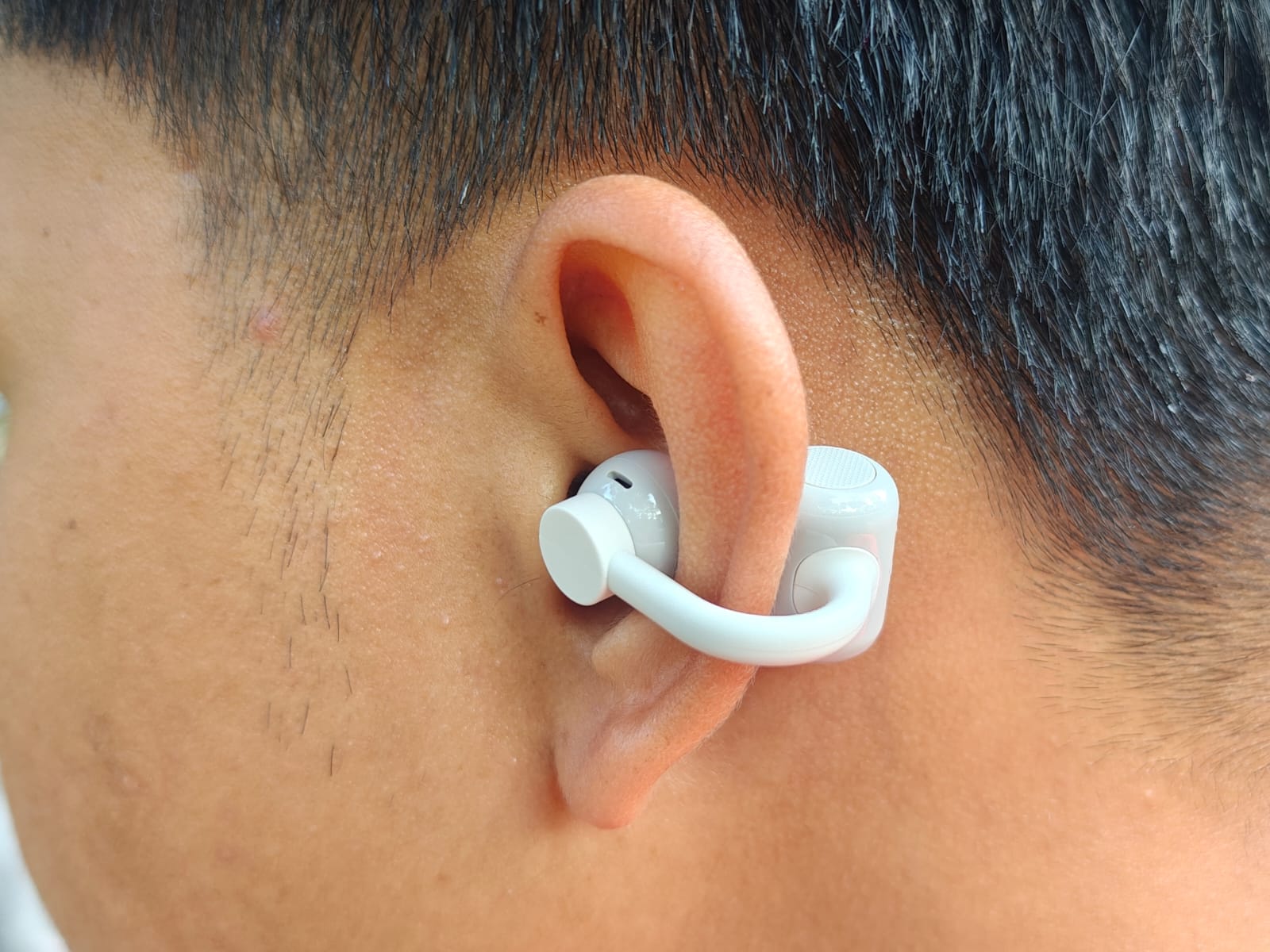 TWS Transparan dan Minimalis: Nothing Ear (3a) vs CMF Clip Pro
