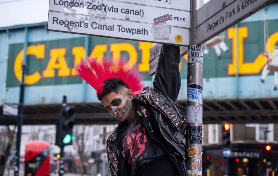 Dari Punk hingga Gerakan Sosial: Fashion sebagai Senjata Perlawanan