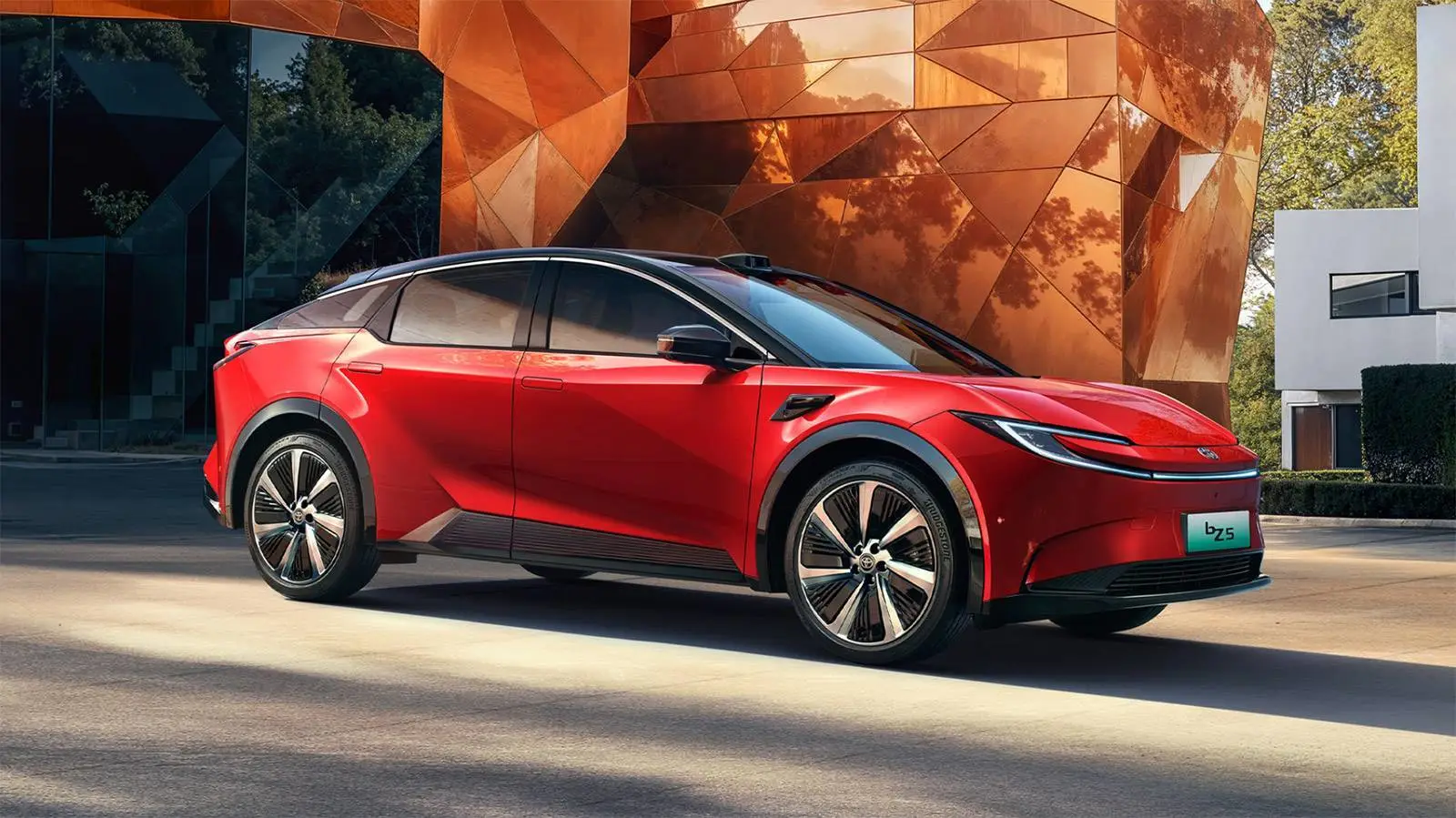 Toyota bZ5 Setengah Harga Tesla Model Y: Mana Lebih Masuk Akal?