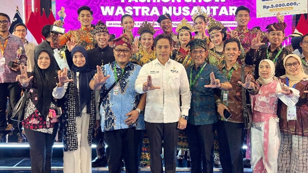 Dua Provinsi Juara Fashion Show Wastra Nusantara dengan Narasi Budaya Kuat