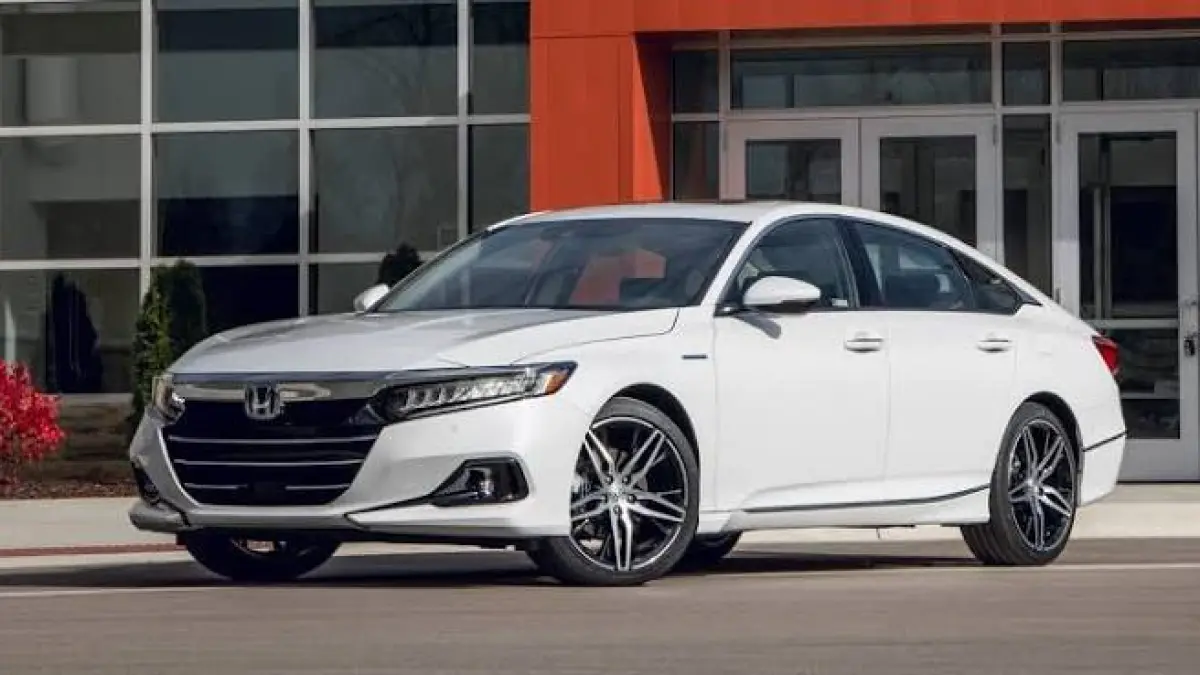 Panduan Membeli Sedan Bekas Honda: Pilih Accord atau Jazz?