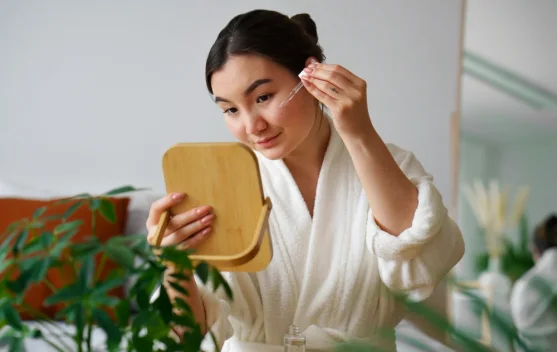 Rutinitas Skincare Lengkap untuk Melindungi Kulit dari Polusi dan Asap