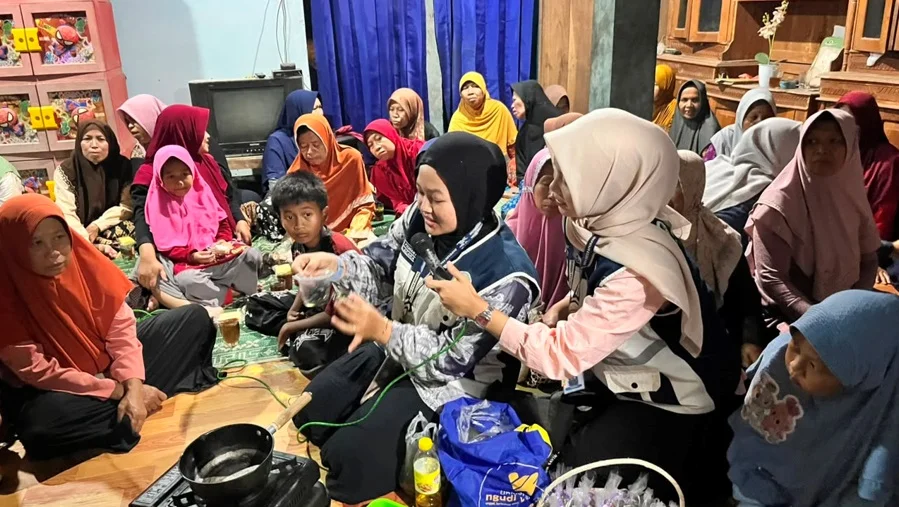 Dari Limbah Dapur Jadi Lilin Wangi: Inovasi Mahasiswa Menggandeng Ibu-Ibu