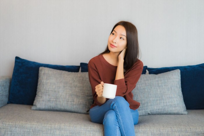 10 Kebiasaan Tersembunyi yang Membuat Kesepian Semakin Dalam