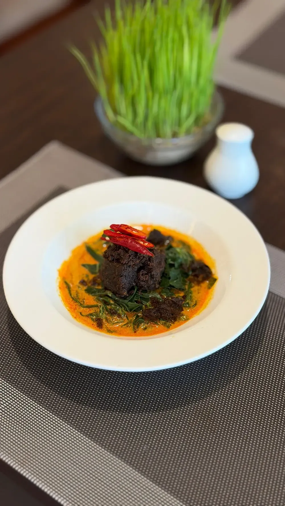 Chef Kolaborasi Hadirkan Cita Rasa Nusantara di Hotel Mewah