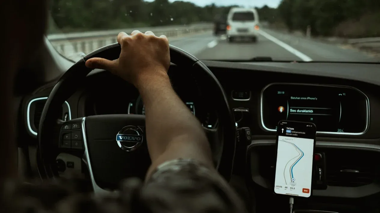 7 Ponsel Terbaik untuk Driver Online: Murah, Baterai Awet, GPS Akurat