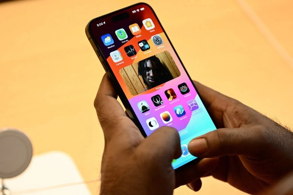 iPhone Lipat Pertama: Ambisi Baru Apple di Segmen Super Premium