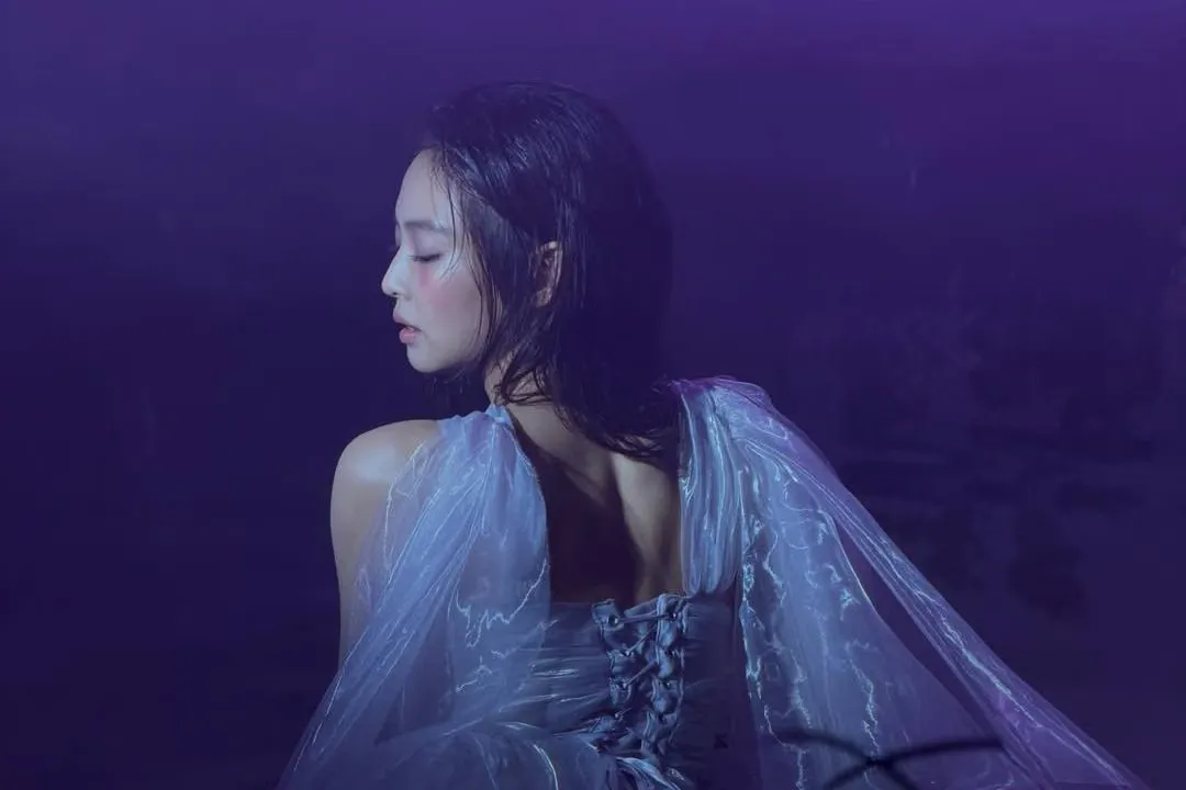 Makna Mendalam EP Fallen Angel Jennie: Cinta dan Luka