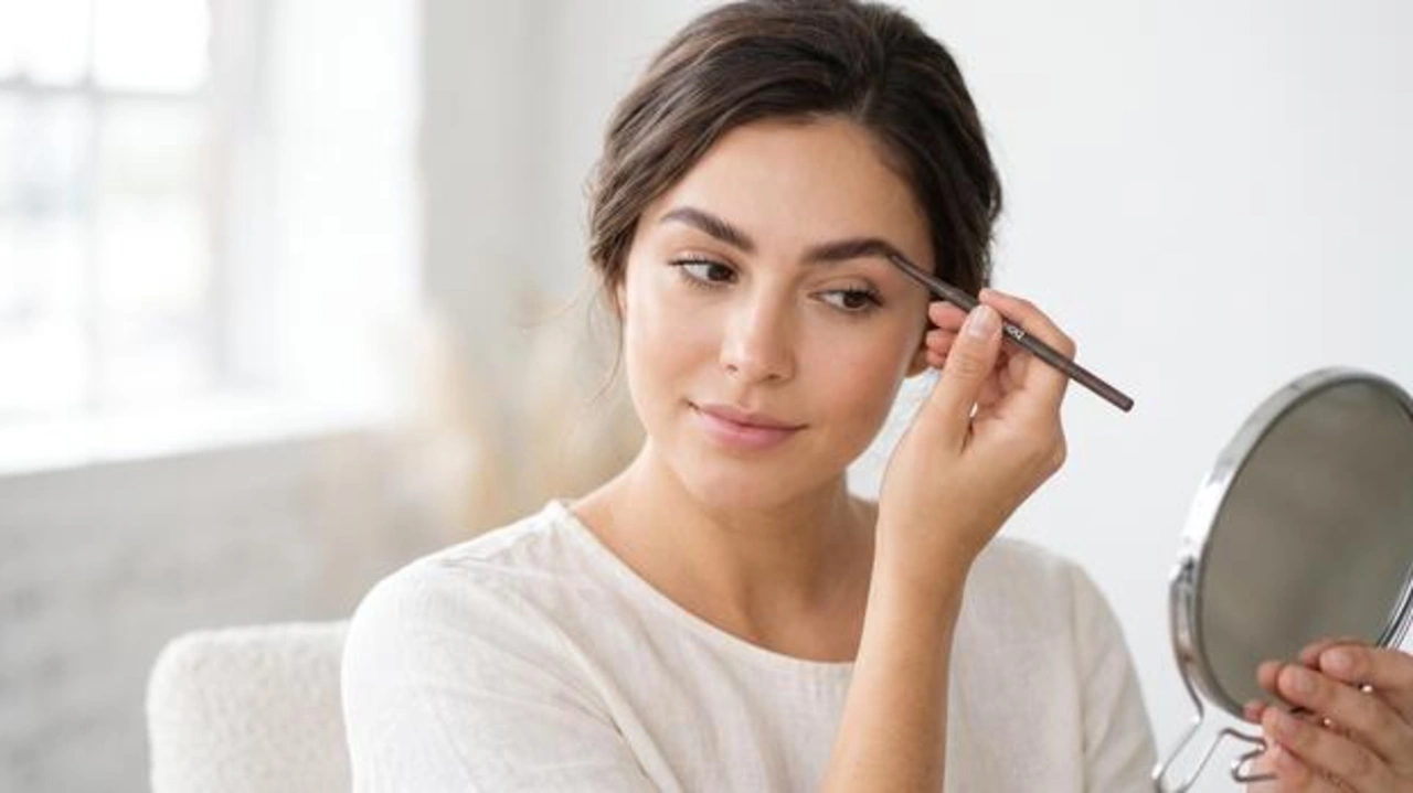 Panduan Lengkap Eyeliner dan Pensil Alis Murah Tahan Lama