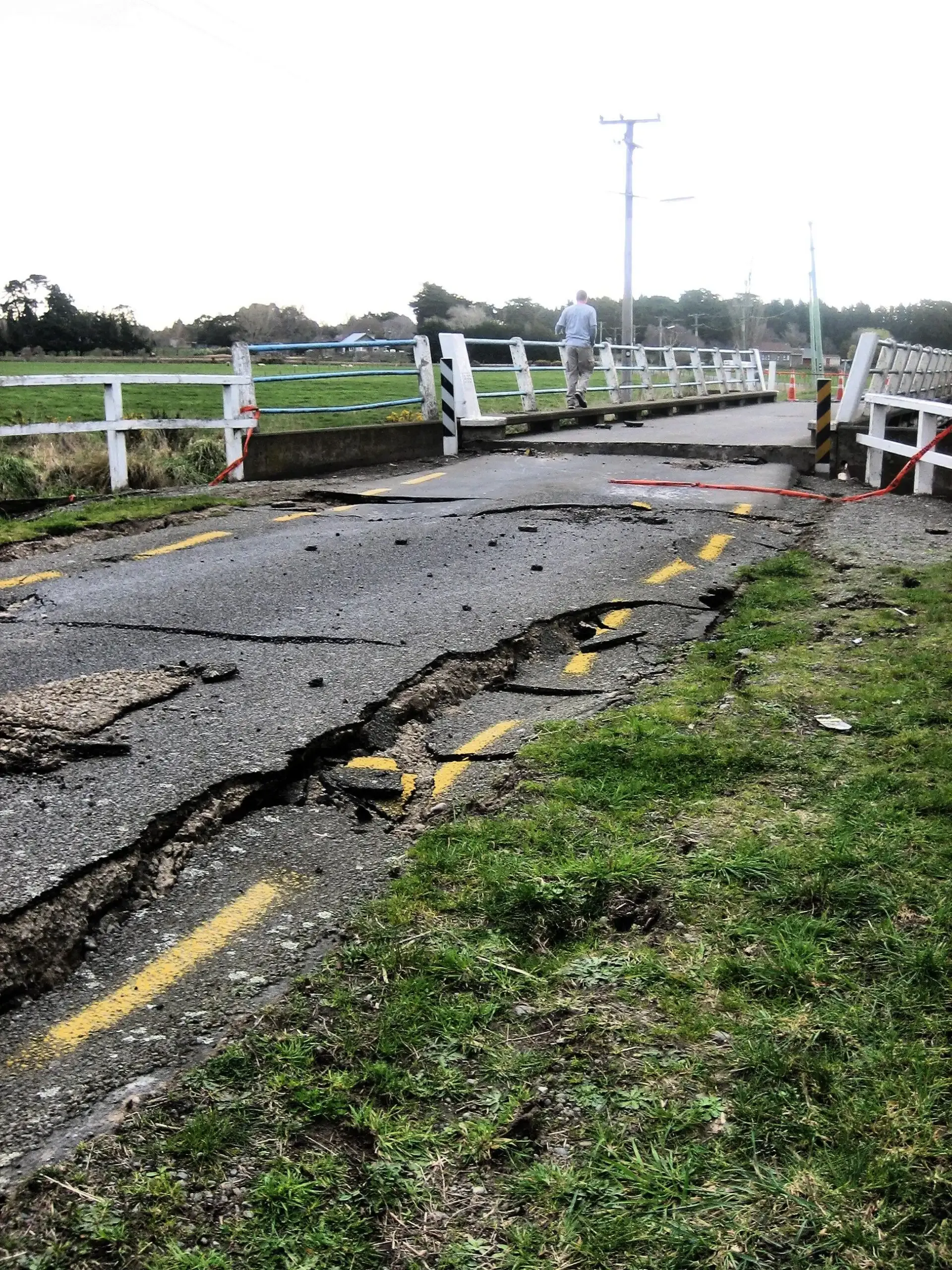 Lebih dari 10.000 Gempa Susulan Guncang Flores: Mengapa Aktivitas Seismik NTT Begitu Ekstrem?
