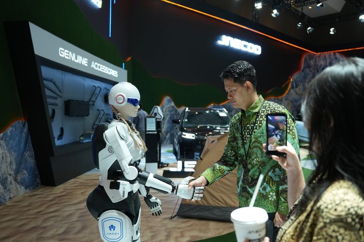 Robot Pendamping Keluarga Mobo: Dari Panggung Konferensi ke Rumah Tangga